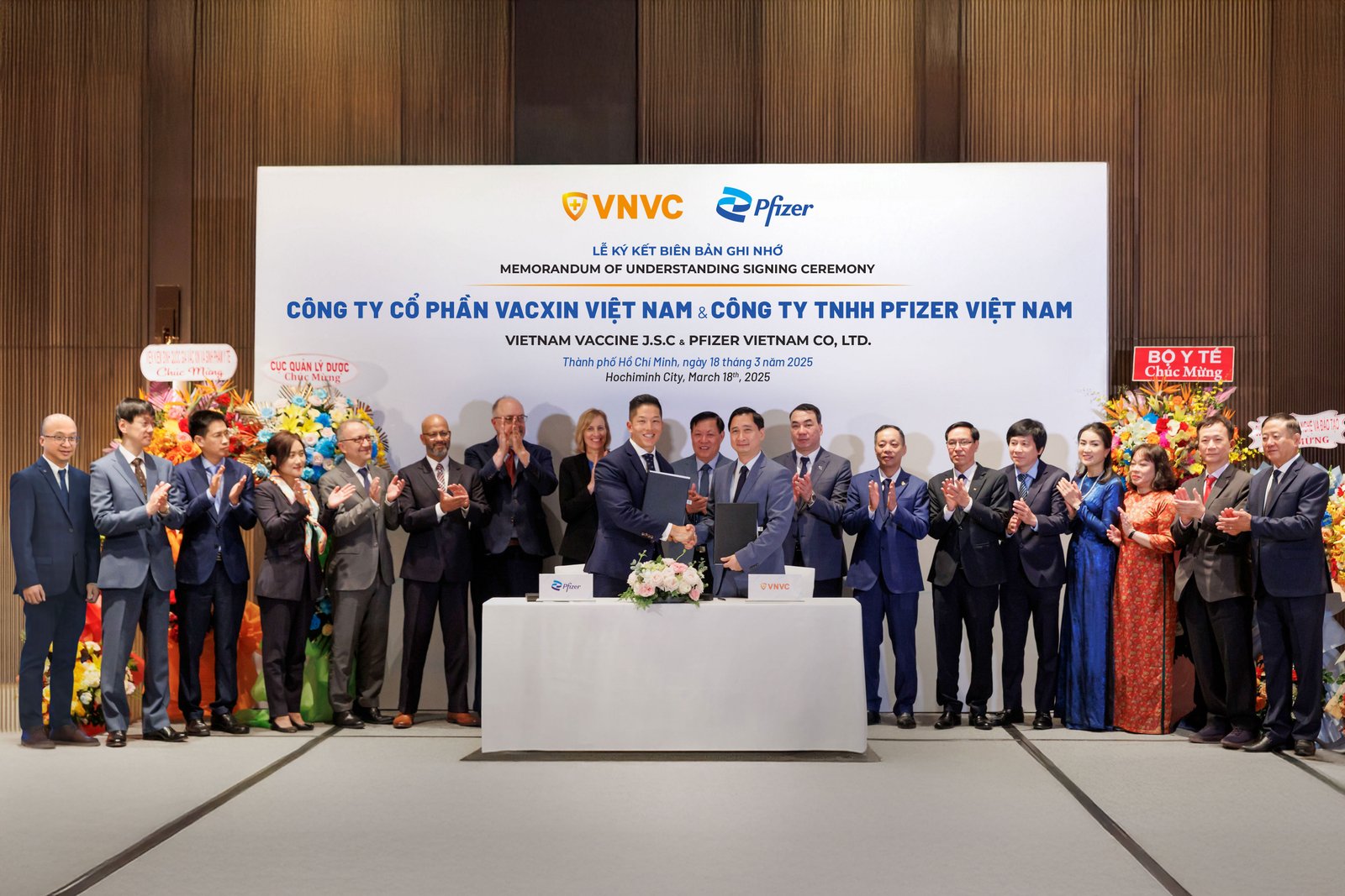 Ký kết hợp tác vaccine Pfizer VNVC