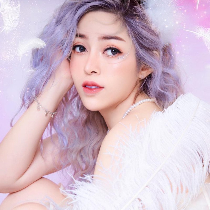 Linh Barbie cười rạng rỡ trong một video ngắn