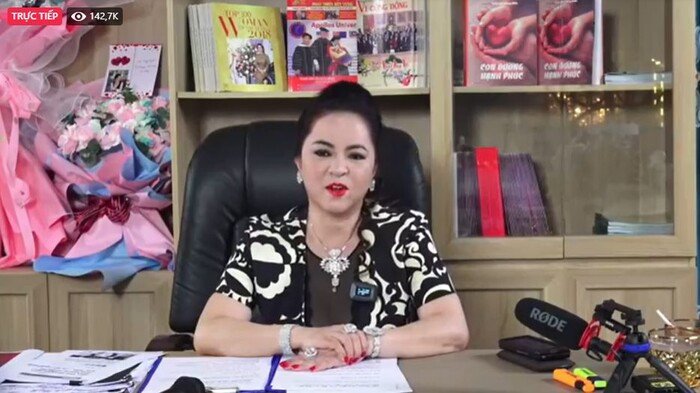 Lượng người xem đồng thời ấn tượng trên fanpage CEO Nguyễn Phương Hằng