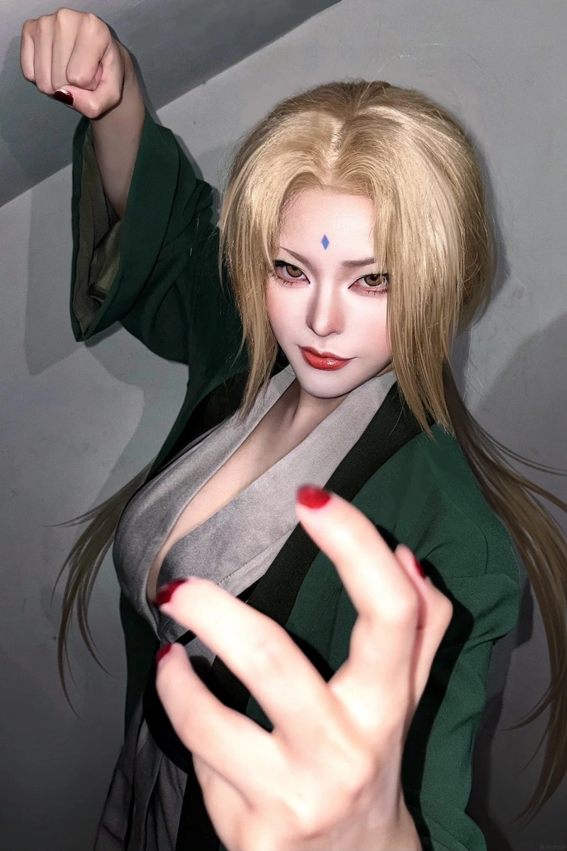 màn hóa thân tsunade cosplay đầy chuyên nghiệp và cuốn hút