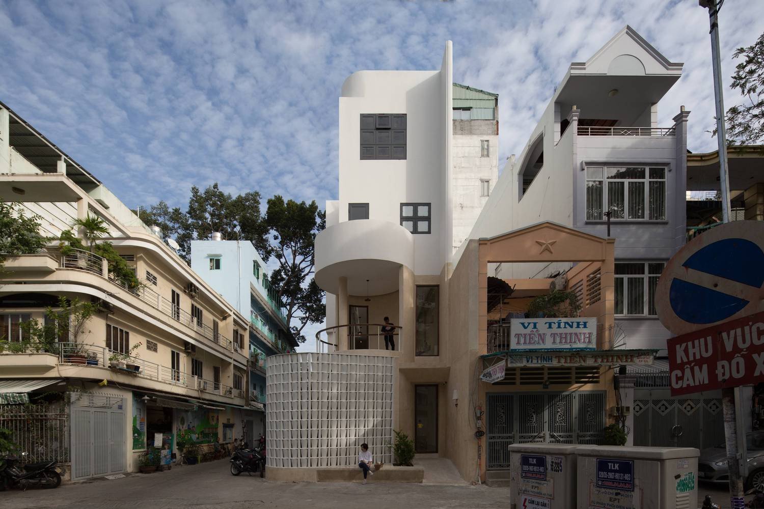 Mặt tiền quán cà phê Danshari cải tạo từ nhà cổ tại Chợ Lớn