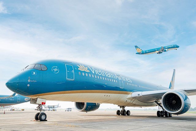 Máy bay Vietnam Airlines tại sân bay, biểu tượng của hãng hàng không quốc gia