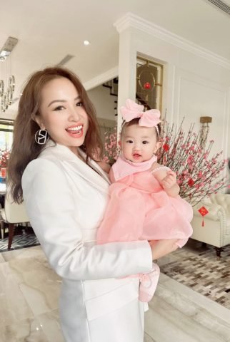 Vân Hugo là ai? Tiểu sử và Hành trình Đầy Nghị lực của MC Thanh Vân Hugo