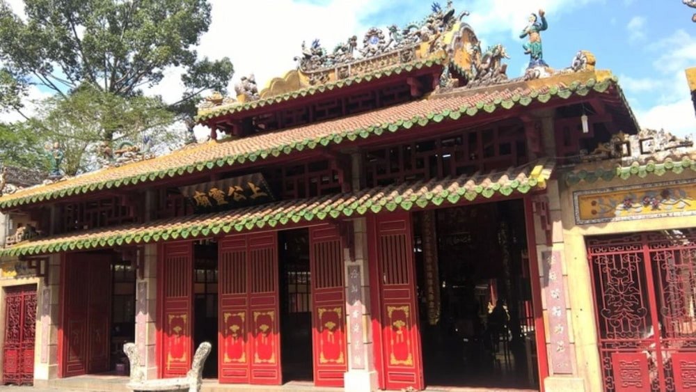 Miếu thờ - Linh hồn của Lăng Ông Bà Chiểu, nơi thờ cúng vị tướng tài ba.