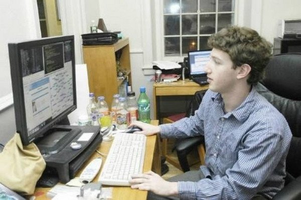 Mô tả chương trình nhắn tin ZuckNet do Mark Zuckerberg tự tạo năm 12 tuổi