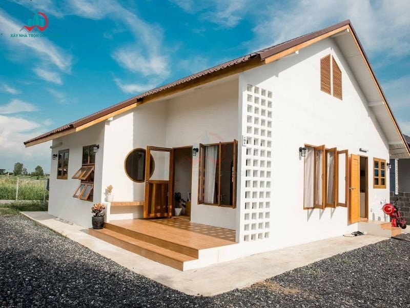 Một ngôi nhà cấp 4 đơn giản với mái ngói đỏ truyền thống, phù hợp cho việc nông thôn xây nhà 30 triệu.