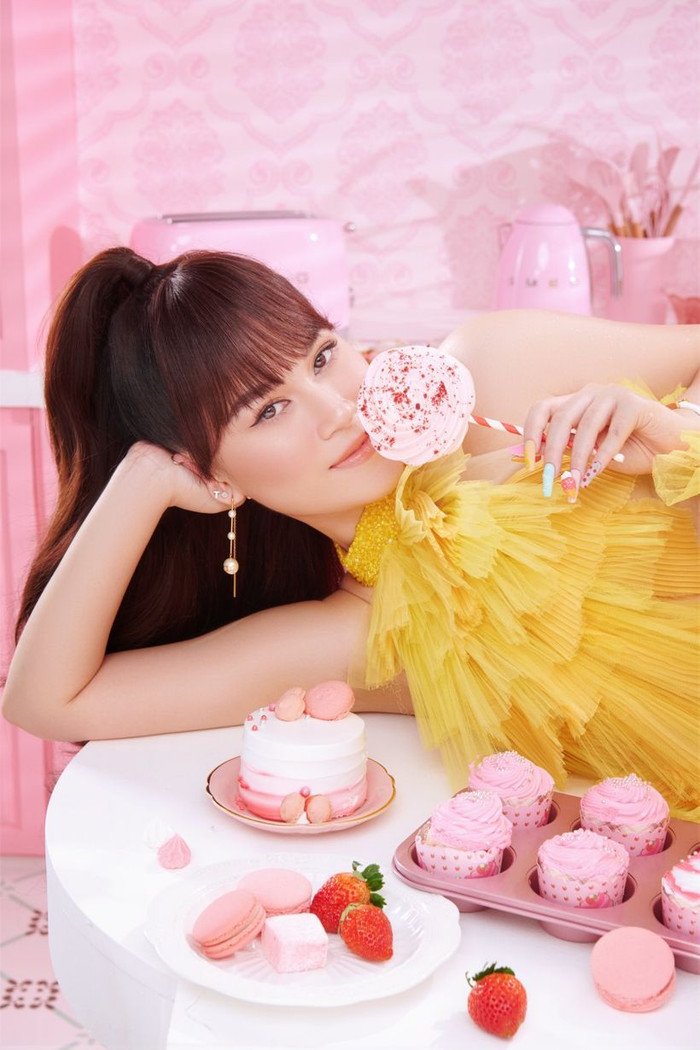 Một rich kid Việt Nam trong bối cảnh cuộc sống xa hoa, thể hiện phong cách của người sở hữu xe sang.