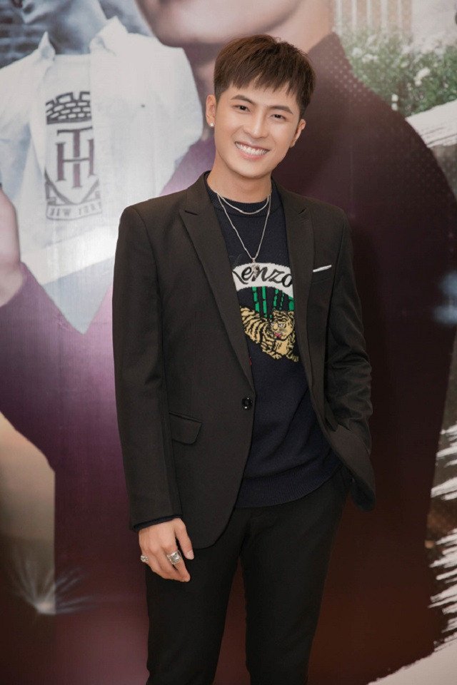 Nam ca sĩ Gin Tuấn Kiệt với vẻ ngoài điển trai, thu hút sự chú ý của người hâm mộ