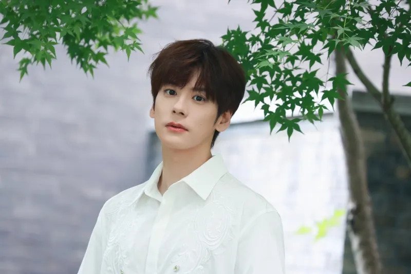 Nam diễn viên Ngụy Triết Minh với vẻ ngoài điển trai lịch lãm