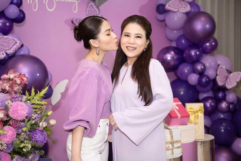 Ngọc Thanh Tâm bên người mẹ thành đạt