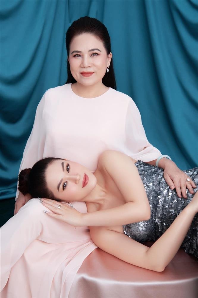 Ngọc Thanh Tâm và mẹ Trịnh Thị Bích Hằng trong bộ ảnh mới nhất