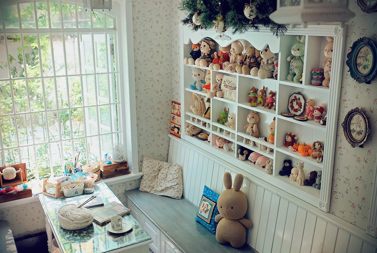 Ngôi nhà mộng mơ trang trí len rực rỡ