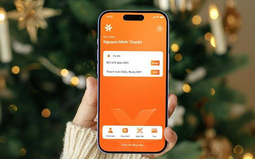 Người dùng trải nghiệm ứng dụng MyVIB tham gia thử thách giao dịch nhận thưởng