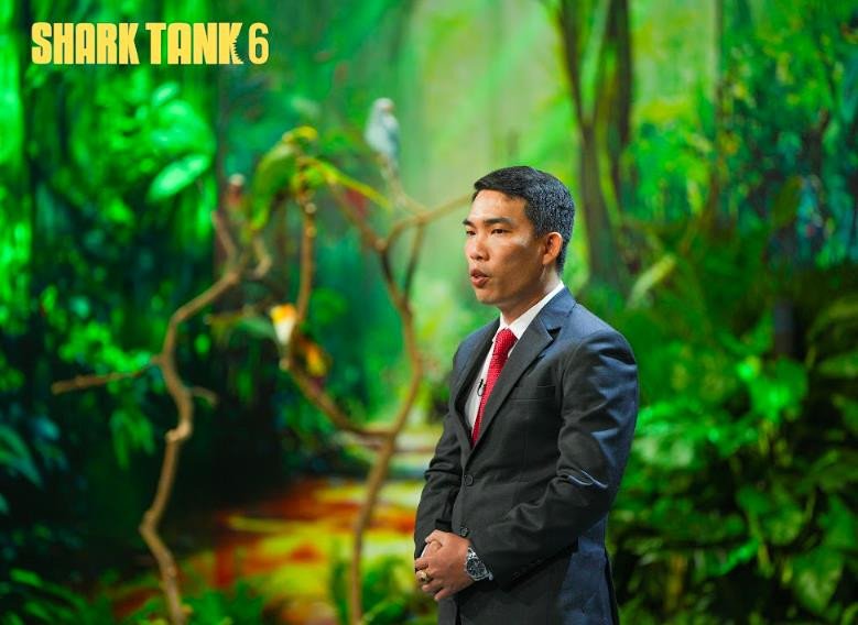 Người sáng lập Riolish Huỳnh Tấn Cảnh trình bày về ứng dụng học tiếng Anh trên Shark Tank Việt Nam