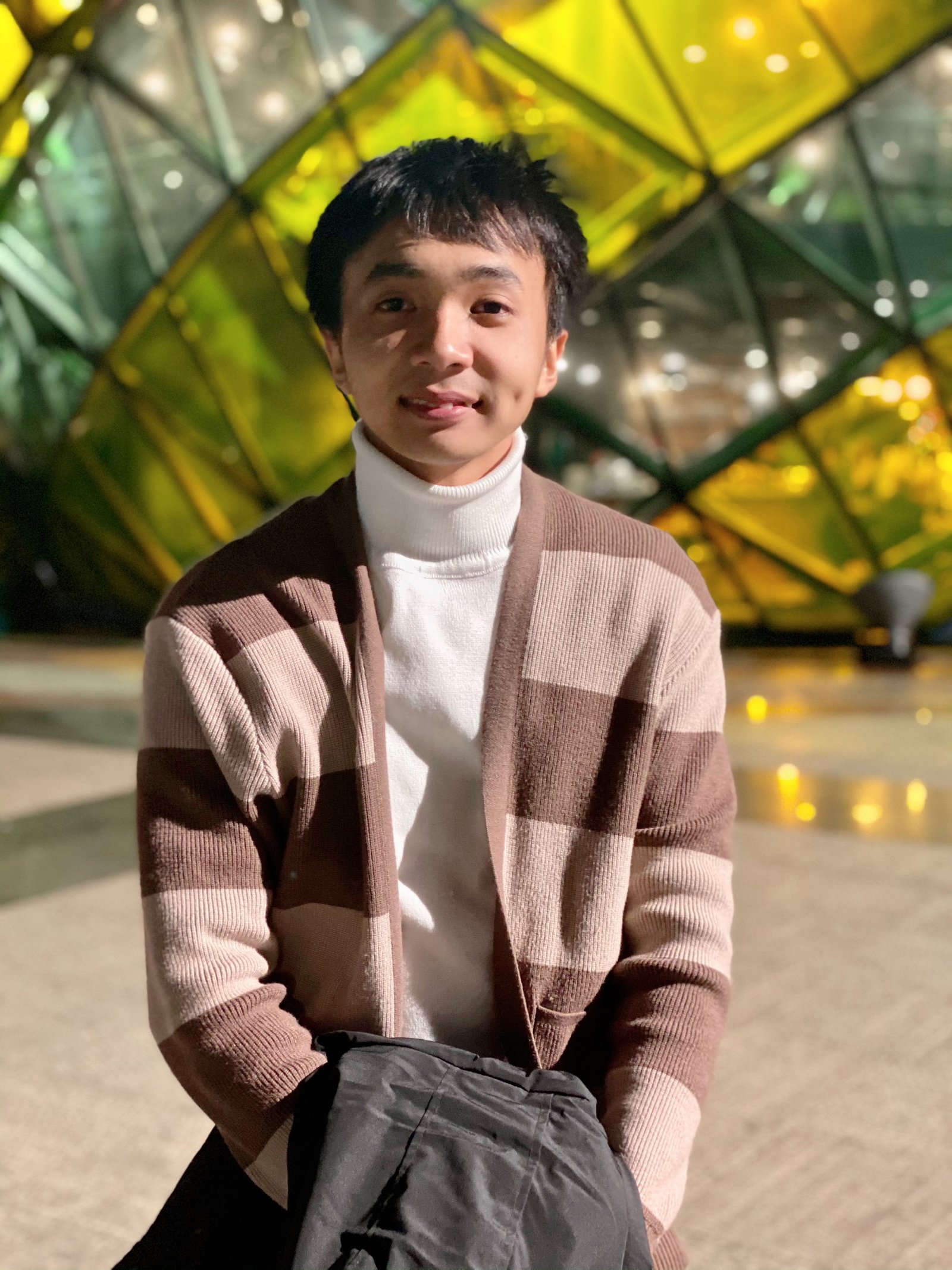 Người trẻ làm việc online xây dựng nền tảng tài chính ban đầu