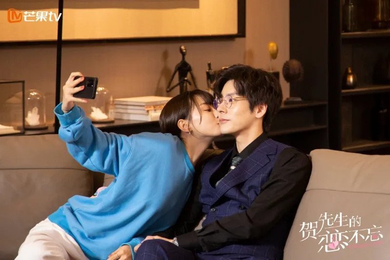 Ngụy Triết Minh và Hồ Ý Hoàn trong Hạ Tiên Sinh Lưu Luyến Không Quên