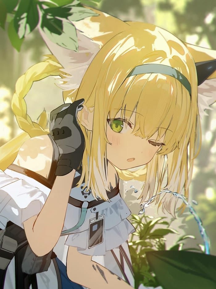 nhân vật anime nữ tóc vàng