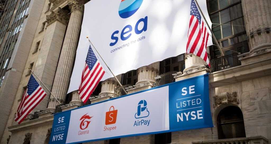 Nhân viên Sea làm việc trong không gian văn phòng, thể hiện môi trường kinh doanh hiệu quả