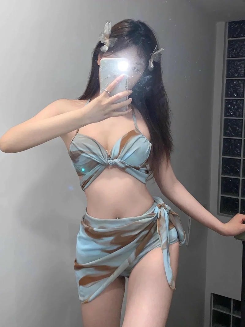 nữ sinh mặc bikini ánh sáng tự nhiên