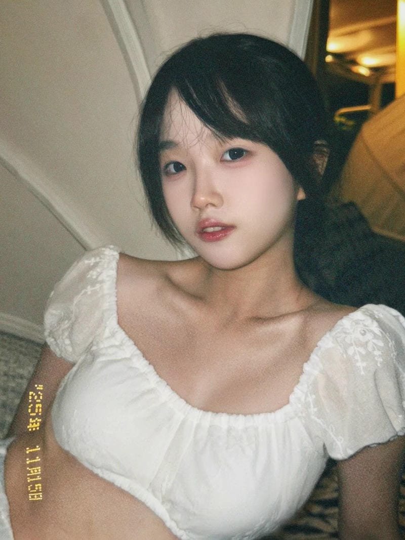 nữ sinh mặc bikini cảm nhận mùa nắng