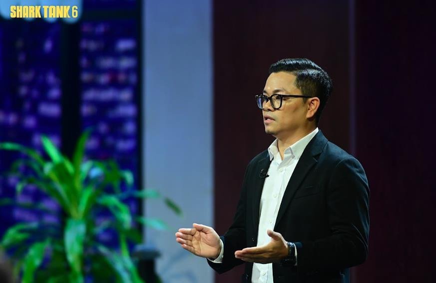Ông Đào Quý Phi, CEO Aplus Home trình bày về startup trên Shark Tank