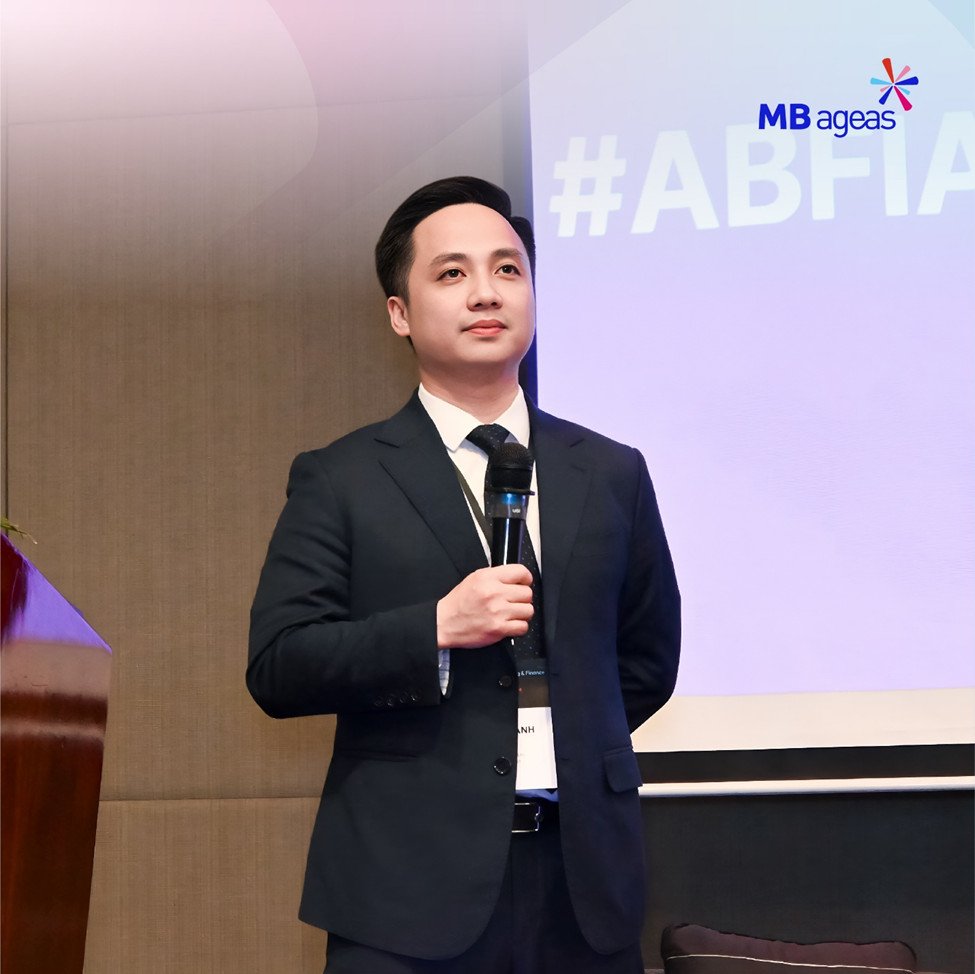 Ông Đỗ Tuấn Anh chia sẻ về giải pháp số hóa bảo hiểm tại diễn đàn tài chính Châu Á, nhấn mạnh tầm quan trọng của công nghệ trong ngành bảo hiểm.