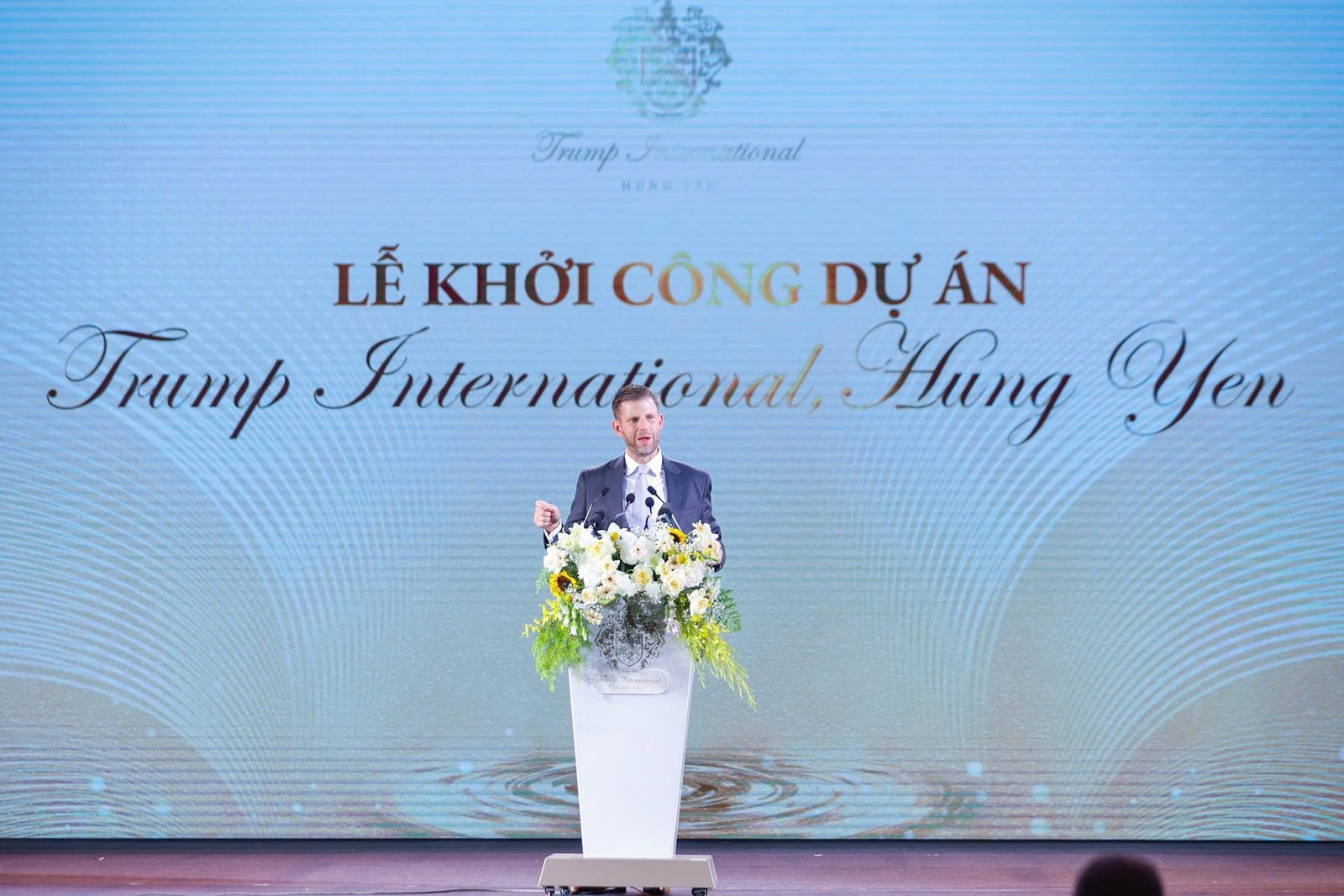 Ông Eric Trump phát biểu về tiềm năng thị trường Việt Nam tại lễ khởi công Trump International, Hưng Yên