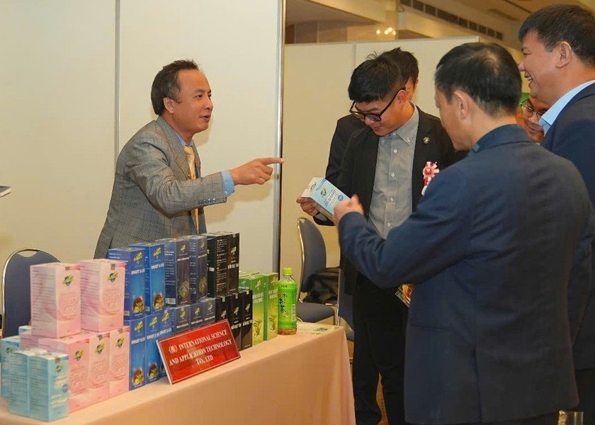 Ông Hà Văn Nam giới thiệu các dòng sản phẩm Smart A của Công ty tại sự kiện Nhật Bản