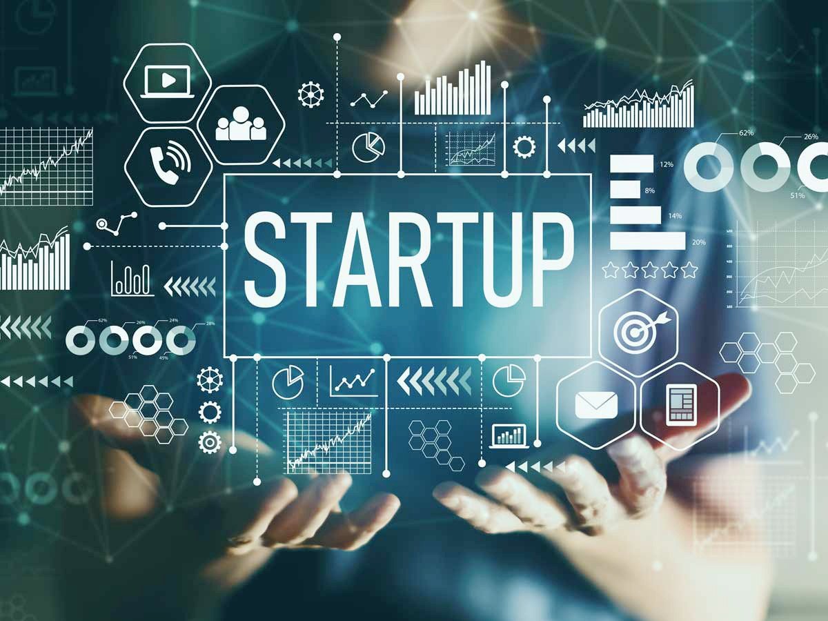 Ông Trịnh Hồng Minh phát biểu tại sự kiện The Startup 2023, hậu duệ Trịnh Văn Bô chia sẻ về di sản gia đình