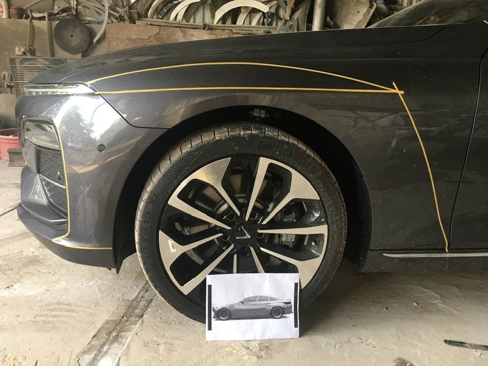 Quá trình ướm và cắt phần thân xe Lux A2.0 nguyên bản để độ wide body.