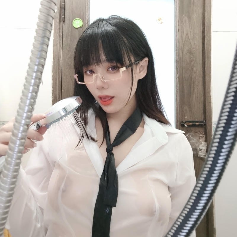 Cô giáo viên sexy lộ hàng trong ảnh sex riêng