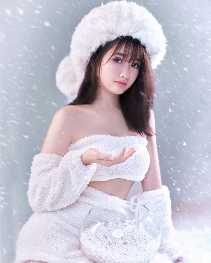 tạo dáng dễ thương vũ thị khánh huyền bikini sexy