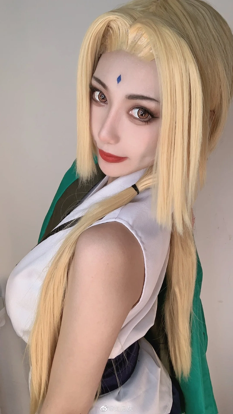 tạo hình nữ ninja huyền thoại qua tsunade cosplay