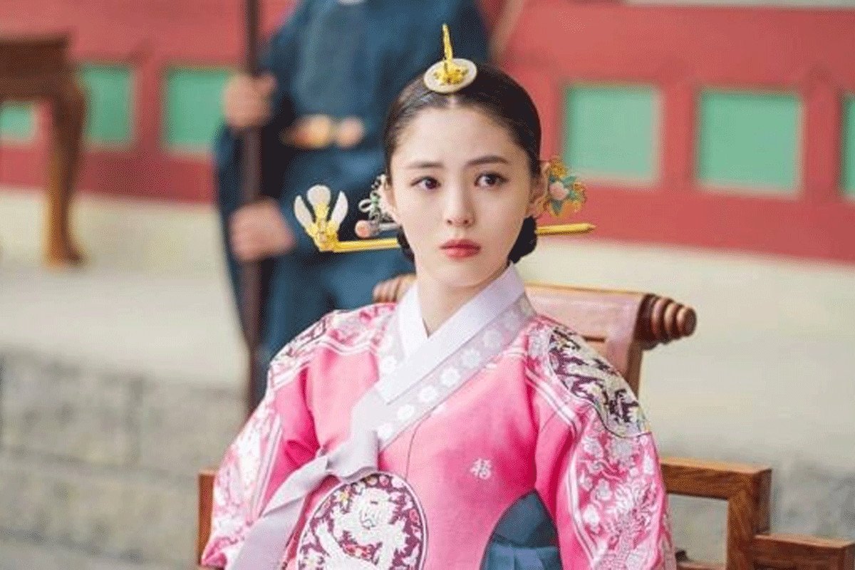 Thái tử phi Sejabin với trang phục truyền thống Joseon cao quý