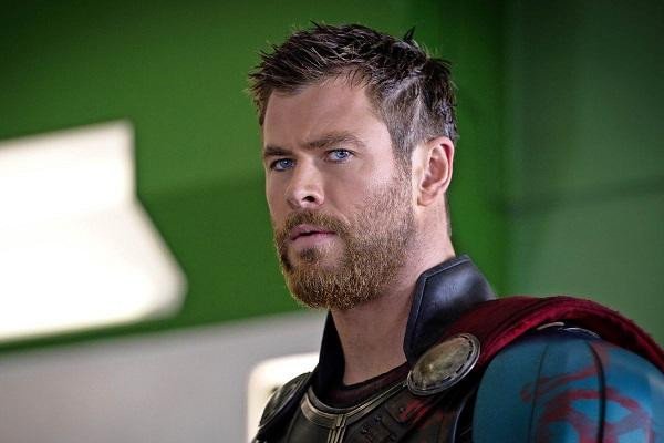 Thần Sấm Thor Odinson với vẻ ngoài điển trai, quyến rũ
