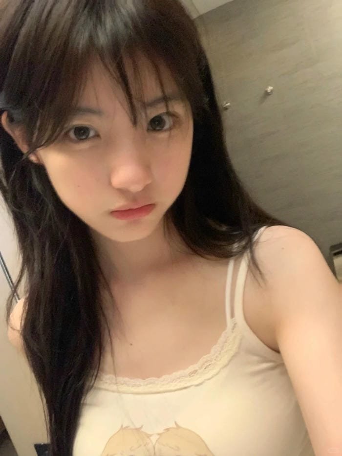 thần thái đáng yêu gái 2k3 xinh