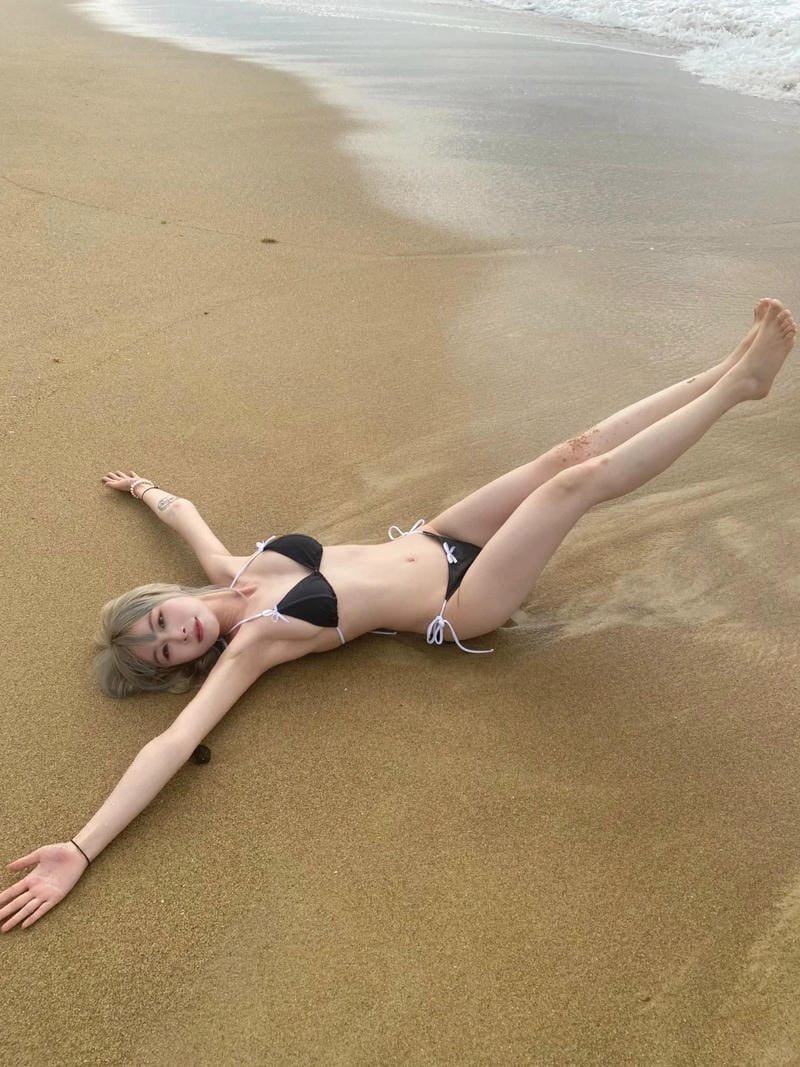 thần thái tự nhiên gái xinh Trung Quốc bikini