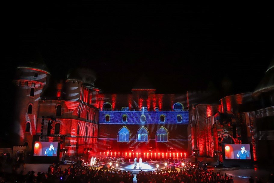 Thiết kế nội thất xe hơi với chiếu sáng 3D độc đáo