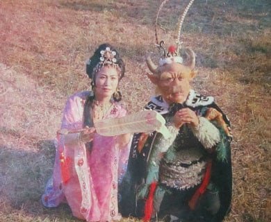 Thiết Phiến công chúa, vợ cả của Ngưu Ma Vương, cùng chồng tại Hỏa Diệm Sơn