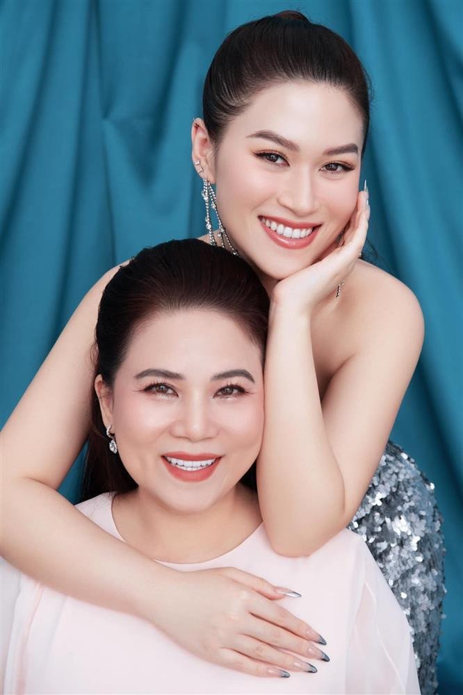 Tình mẫu tử ấm áp giữa Ngọc Thanh Tâm và đấng sinh thành