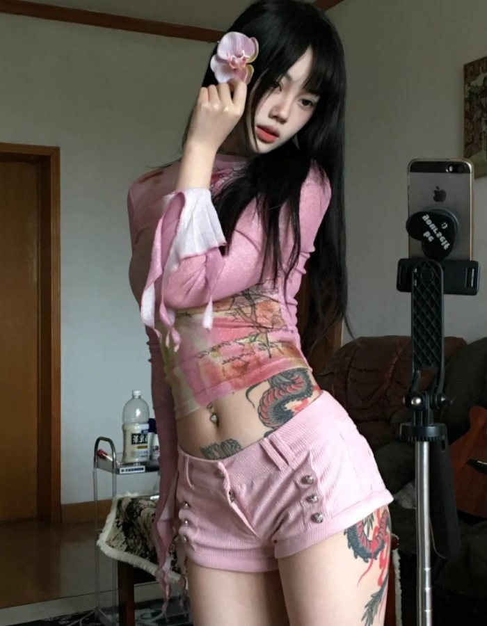 tổng thể ảnh dễ hút mắt gái xinh xăm mình