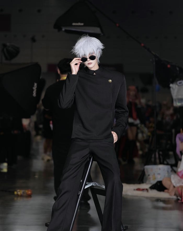 trai đẹp cosplay gojo dáng cao ráo