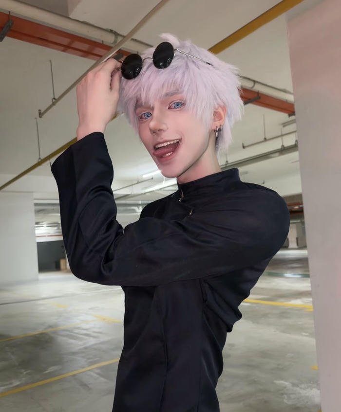 trai đẹp cosplay gojo khí chất mạnh