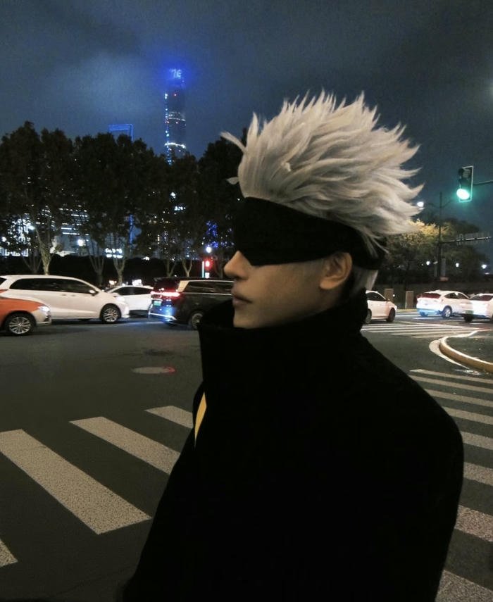 trai đẹp cosplay gojo vẻ đẹp ngầu
