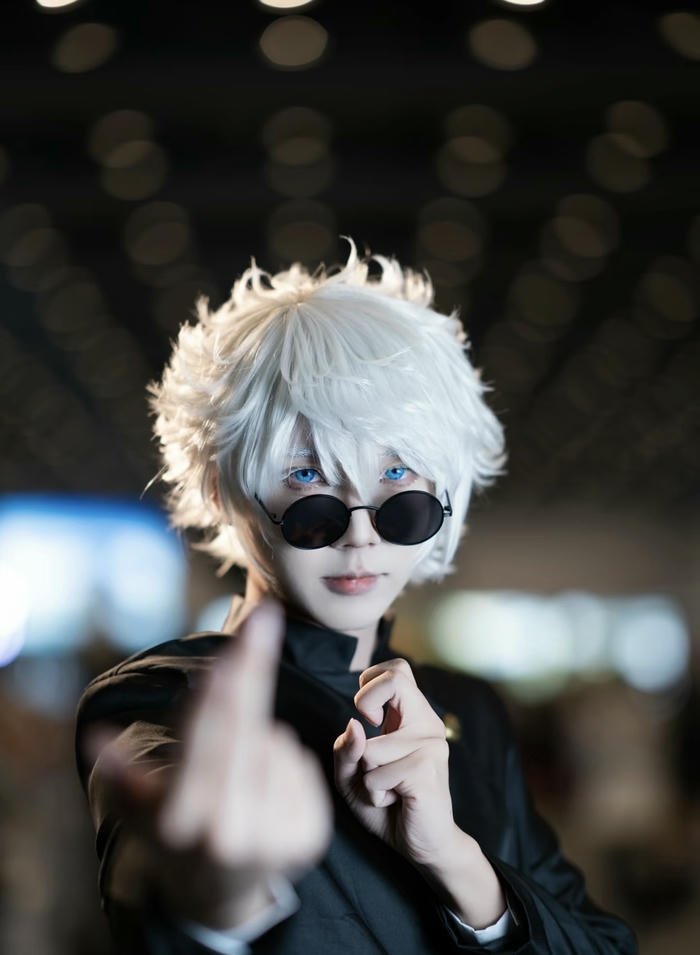 trai đẹp cosplay gojo vẻ ngoài cuốn hút