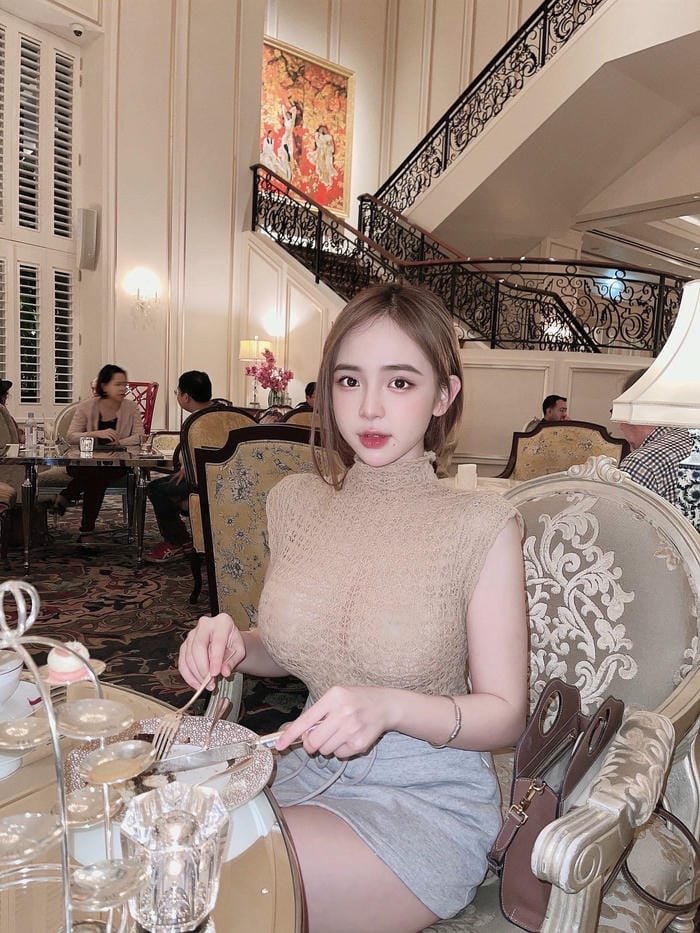 trang phục đời thường ảnh Trần Huyền Châu