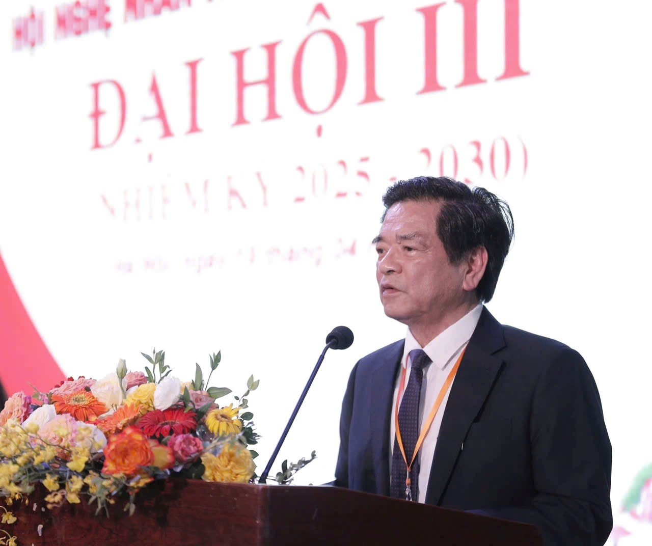 TS. Lê Ngọc Dũng, Chủ tịch Hội Nghệ nhân và Thương hiệu Việt Nam Khóa III, phát biểu bày tỏ lòng biết ơn và cam kết trong nhiệm kỳ 2025-2030