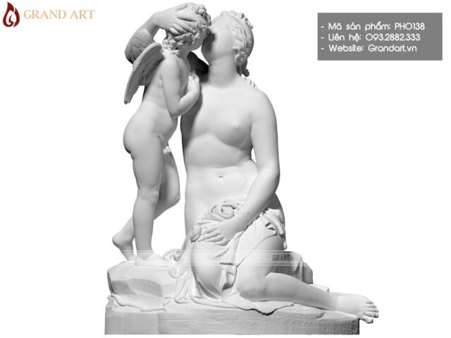 Tượng Venus Kissing Cupid