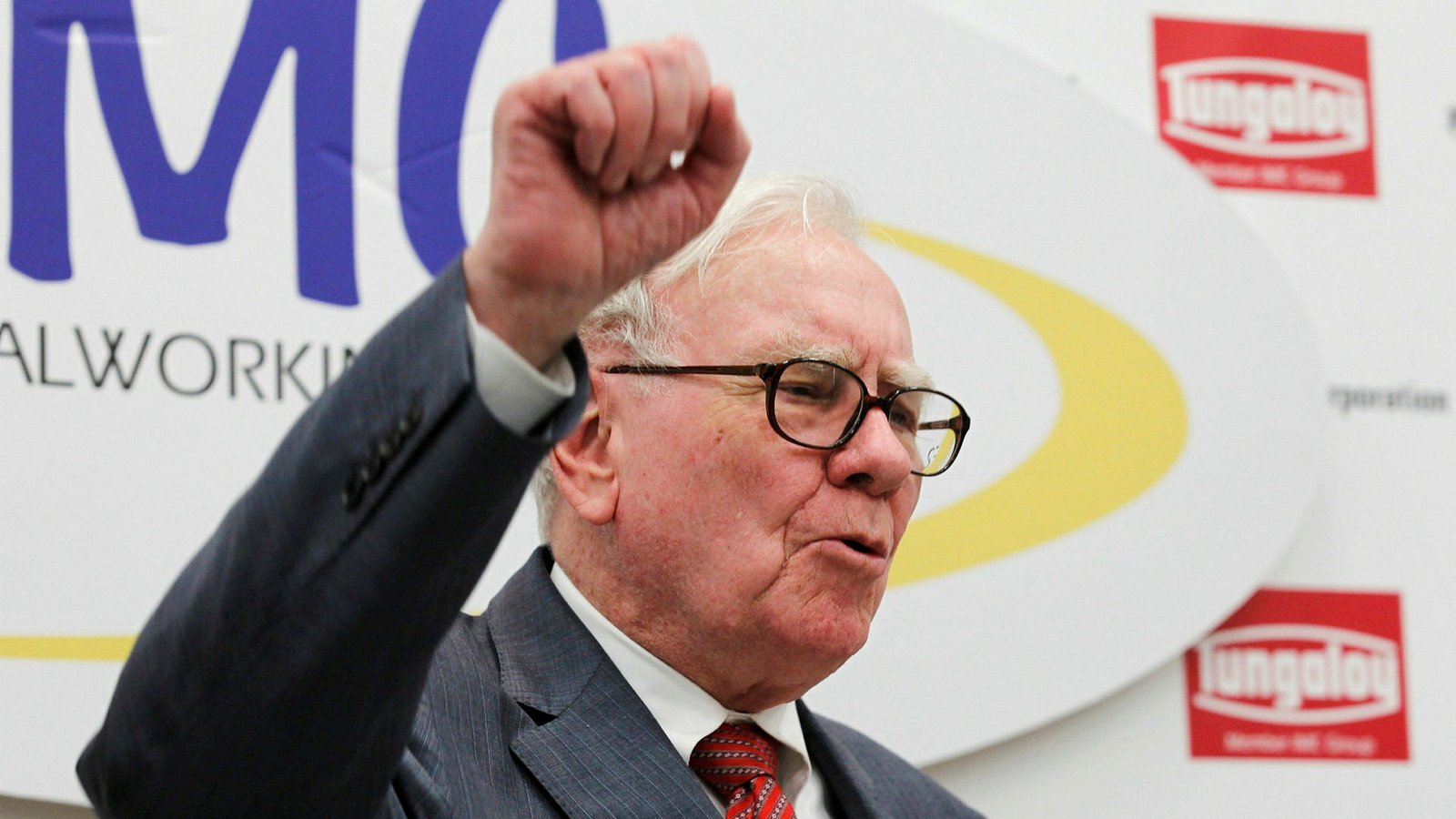 Tỷ phú Warren Buffett khuyên nên duy trì mức lãi suất vay nợ dưới 6%