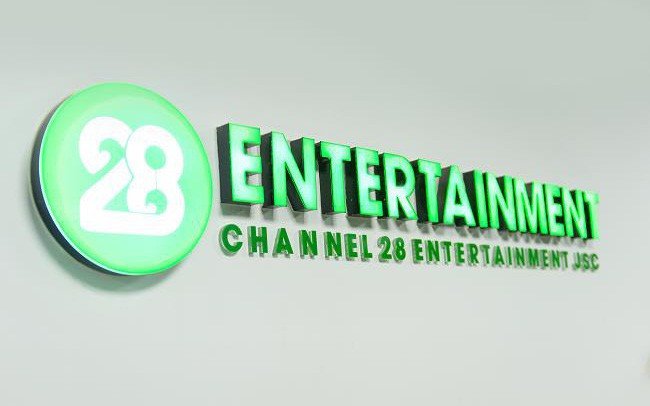 Văn phòng làm việc hiện đại của Theanh28 Entertainment, nơi đội ngũ trẻ sáng tạo nội dung truyền thông.